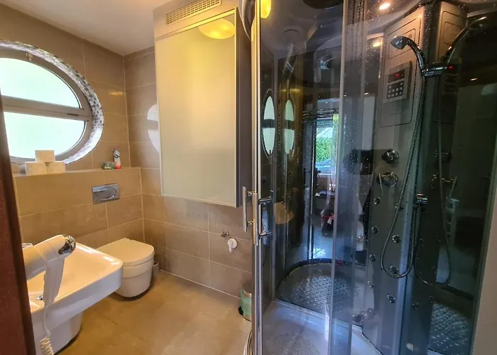 Krakowska 1 아파트 *